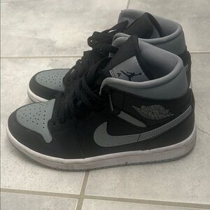 Jordan 1 Mids